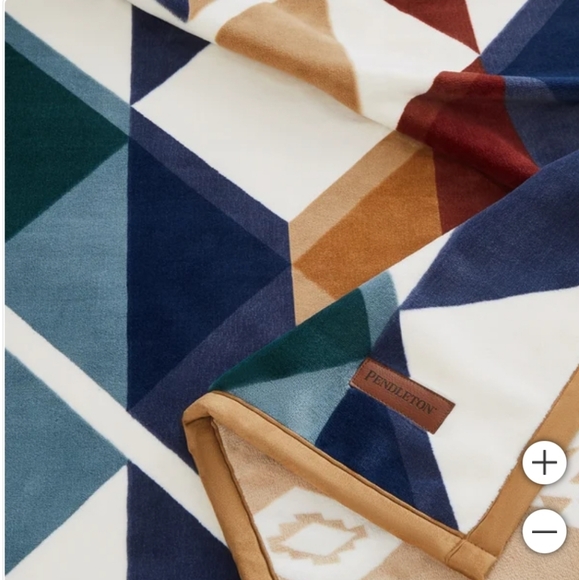 Pendleton Serrado Reversible Plush Throw - Picture 4 of 6